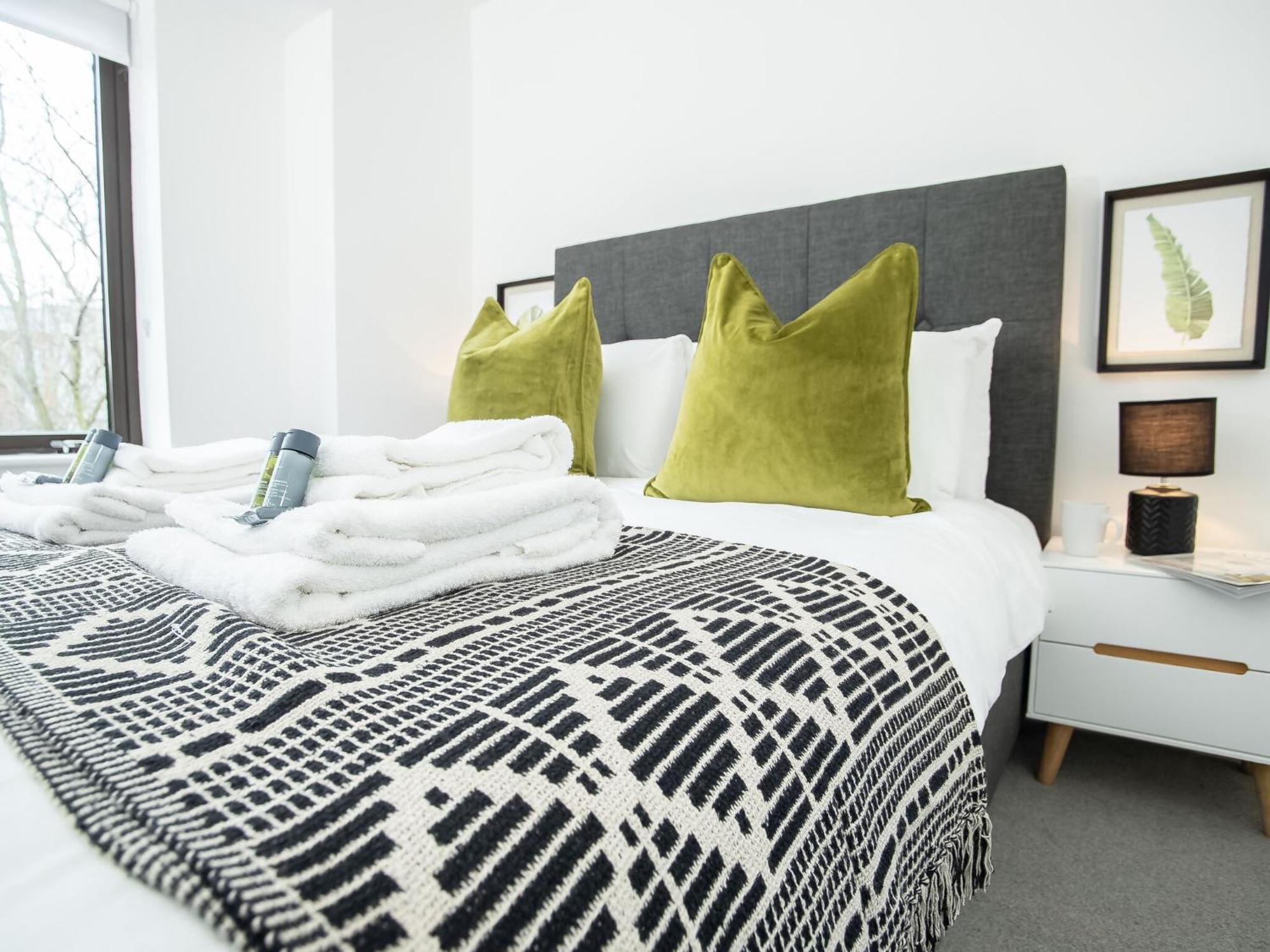 Pembroke House Apartments Exeter For Families Business Relocation Free Parking Exterior photo